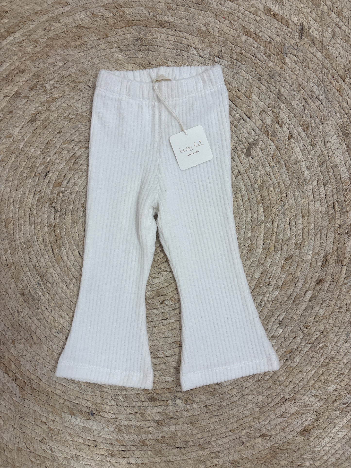 Flared Rib Ivory - Laivicar