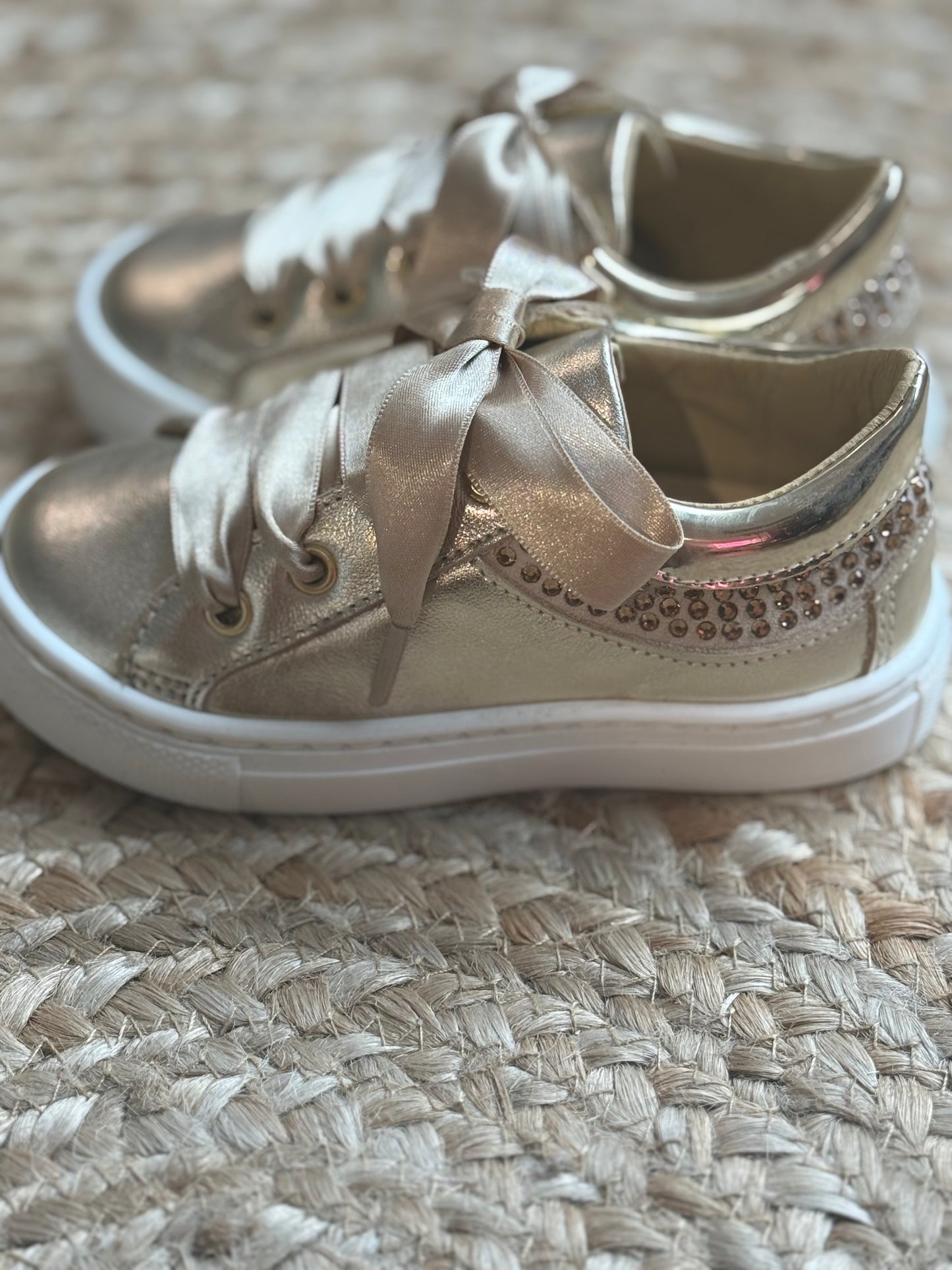 Champagne Sneakers met steentjes - Andanines