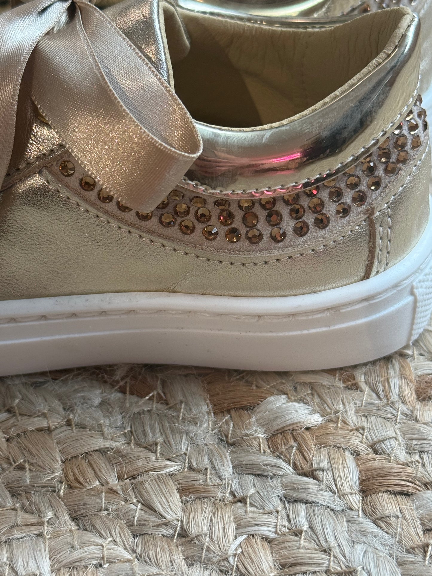 Champagne Sneakers met steentjes - Andanines