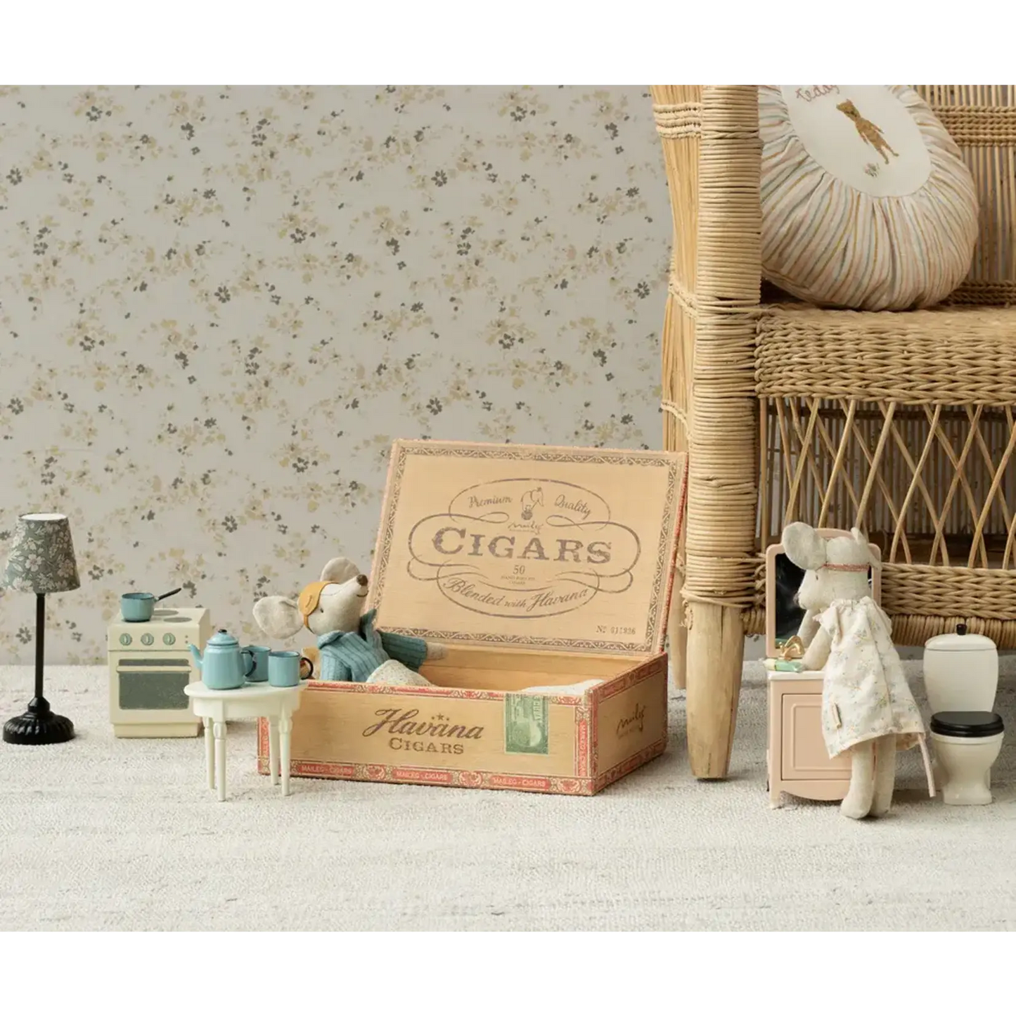 Mum and dad mice in cigarbox - Maileg